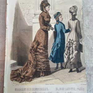 D0228 V.A.E. (Veritable Antique Elements) Grabado Siglo XIX “Magacin des Demoiselles”