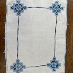 TAP0004 V.A.E. (Veritable Antique Elements) Tapete Bordado Vintage