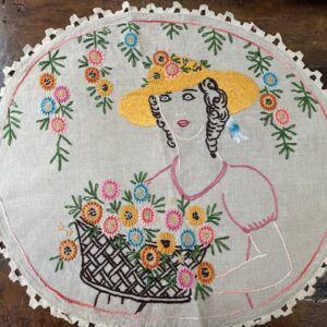 TAP0006 V.A.E. (Veritable Antique Elements) Tapete Bordado Vintage
