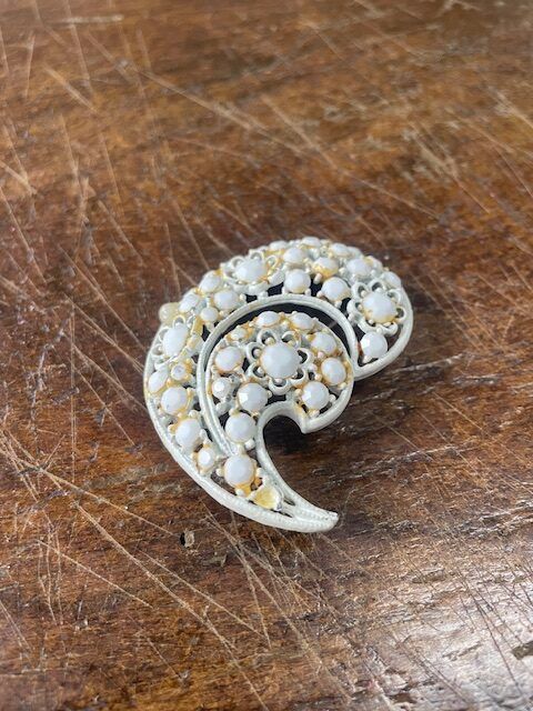 B0088 V.A.E. (Veritable Antique Elements) Broche art decó