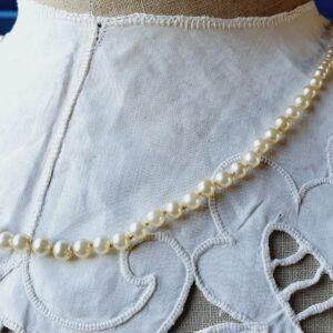 CPF0006 V.A.E. (Veritable Antique Elements) Collar de Perlas de Fantasía Vintage