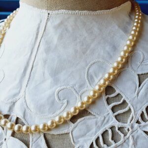 CPF0007 V.A.E. (Veritable Antique Elements) Collar de Perlas de Fantasía Vintage