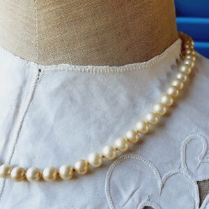 CPF0002 V.A.E. (Veritable Antique Elements) Collar de Perlas de Fantasía Vintage