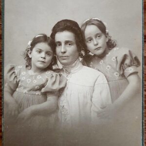 FOT0077 V.A.E. (Veritable Antique Elements) Foto de Estudio