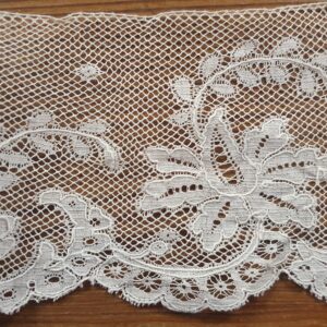 PAM0070 - V.A.E. (Veritable Antique Elements) Puntilla Antigua hecha a maquina - Siglos XIX y XX