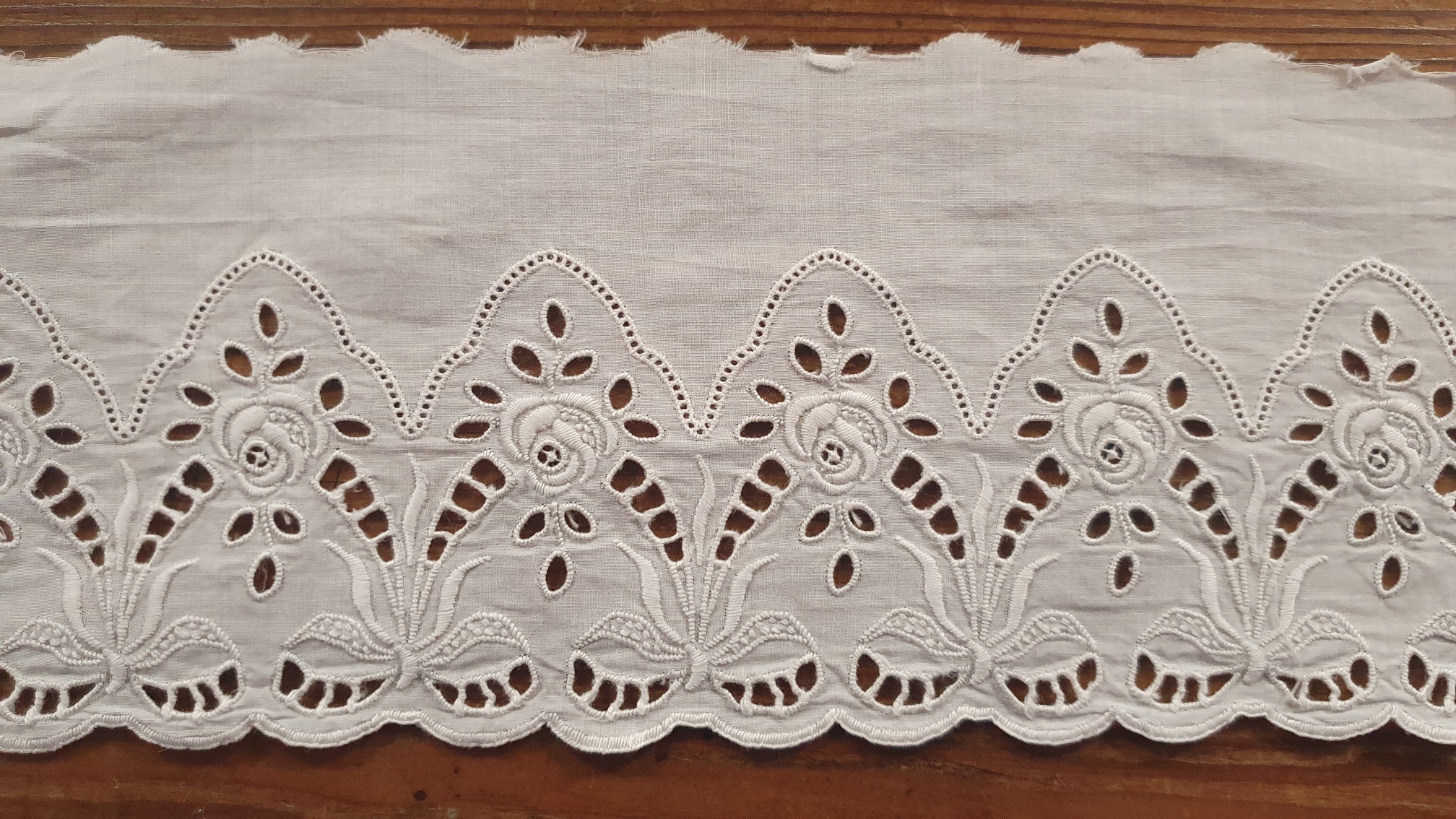 PAM0075 - V.A.E. (Veritable Antique Elements) Puntilla Antigua hecha a maquina - Siglos XIX y XX